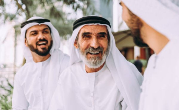 كبار المواطنين خلال فعالية اجتماعية